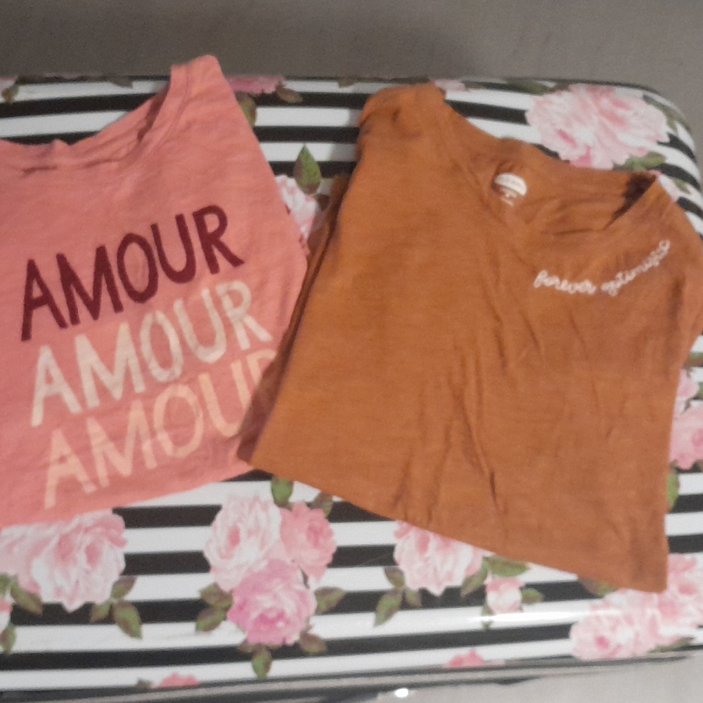 Women's Old Navy T shirts.